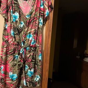 CUTE, Comfy, pull up Romper!
This romper screams vacation somewhere warm!